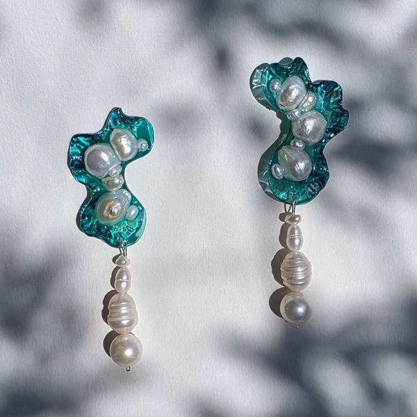 Aros Gesto orgánico con perlas colgantes