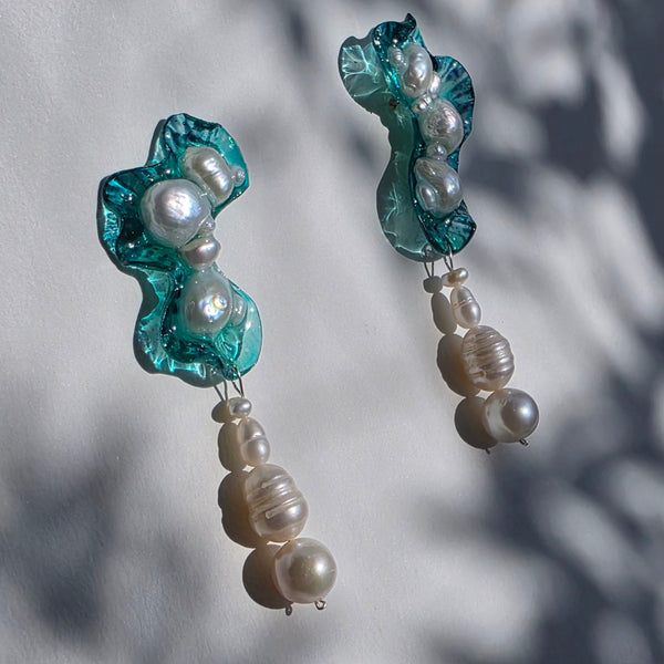 Aros Gesto orgánico con perlas colgantes
