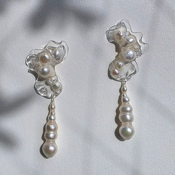 Aros Gesto orgánico con perlas colgantes