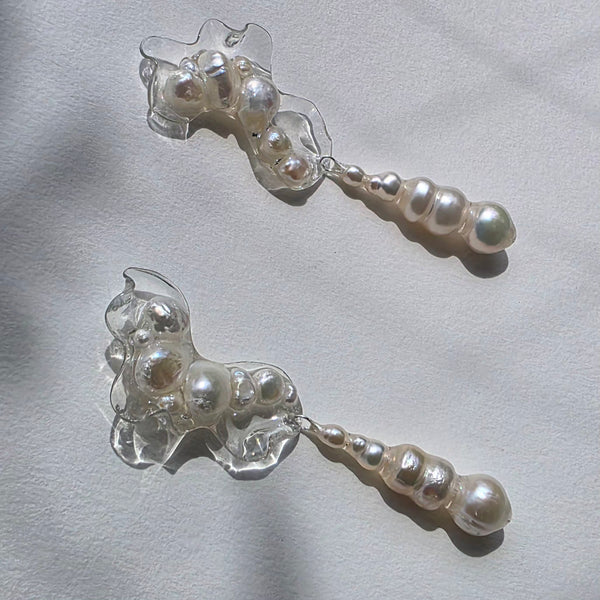 Aros Gesto orgánico con perlas colgantes
