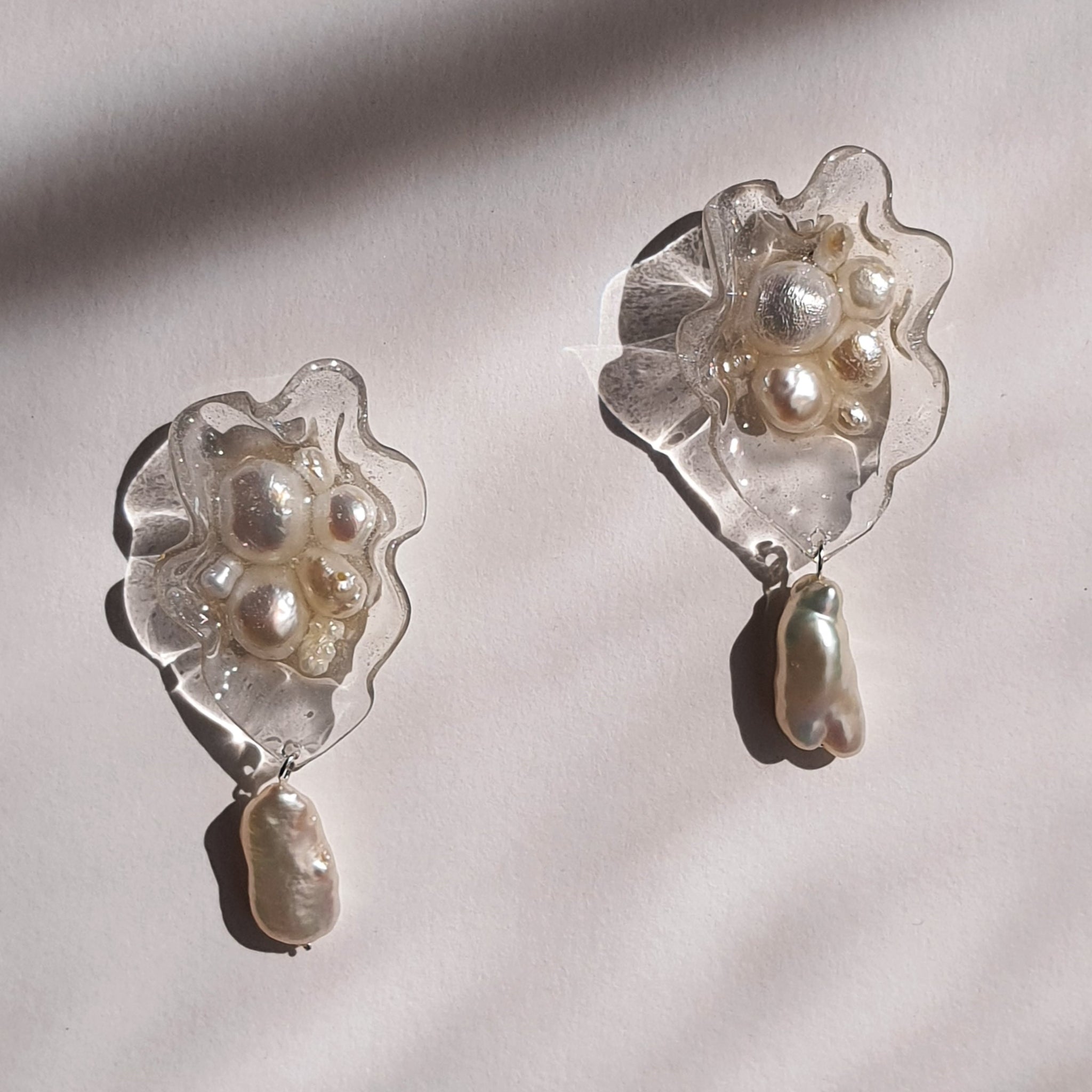 Aros abstracción marina con perlas barrocas